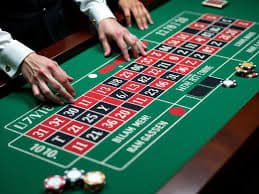 Tampilan permainan slot dan turnamen dalam aplikasi mobile toto 12
